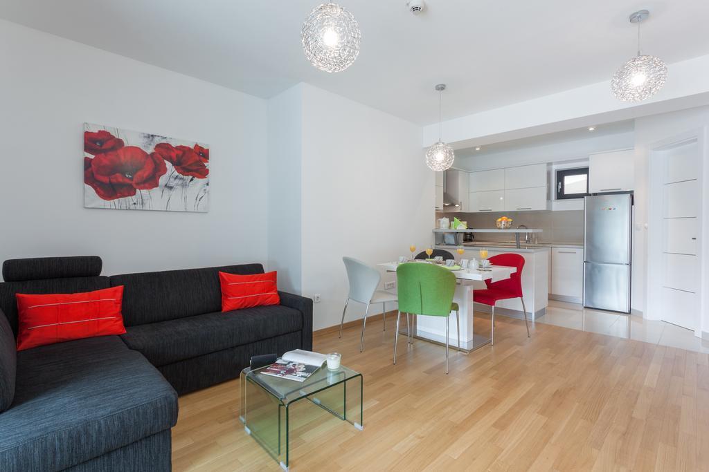Navigatio With Parking Apartment *