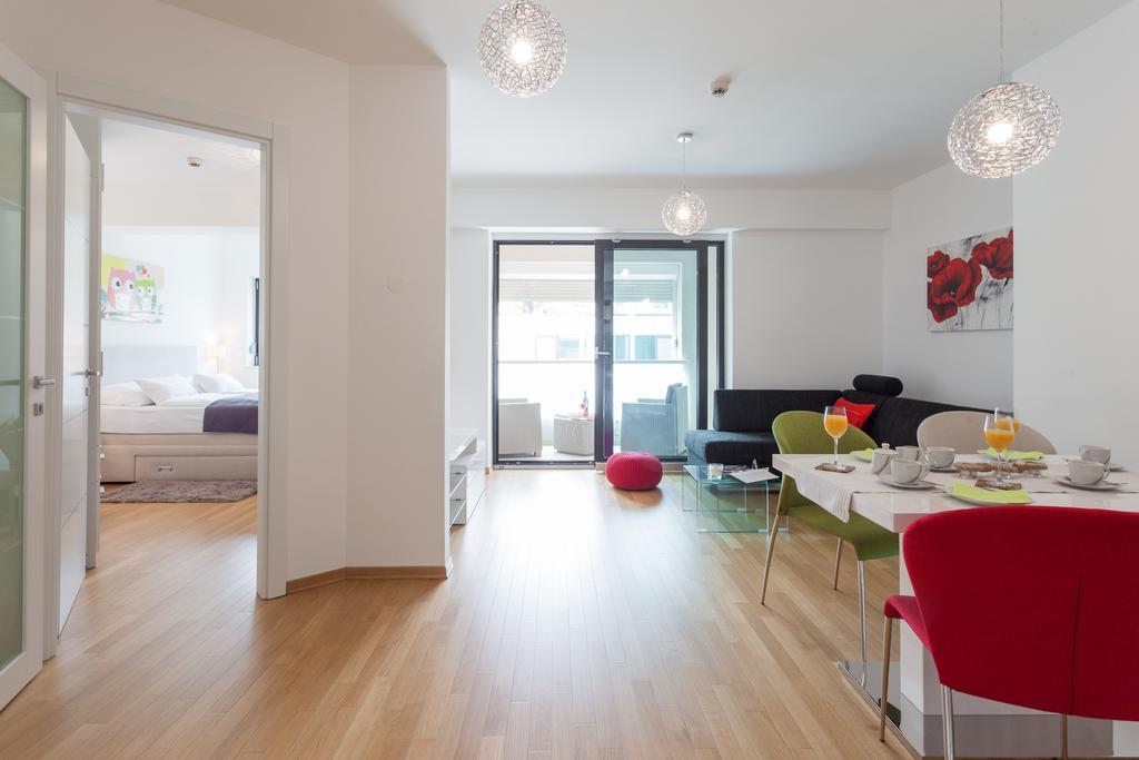 Navigatio With Parking Apartment *